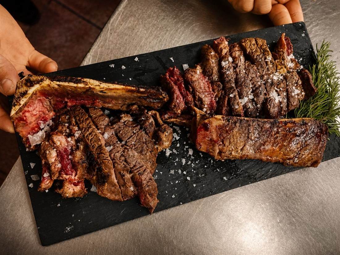 Taula de carns a la brasa, xuletó i entrecot de Mas Bossom 3.0